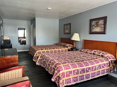Oasis Inn & Suites