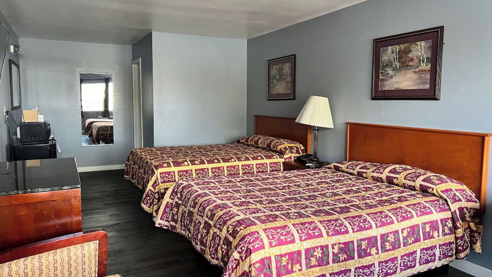 Oasis Inn & Suites