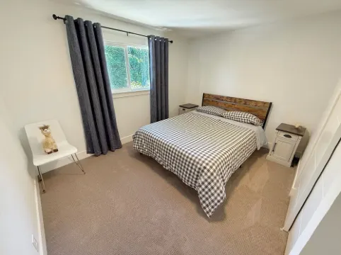Spacious 4Br Upper Duplex Unit • AC • WiFi • Quiet Area • Near SeaTac Airport