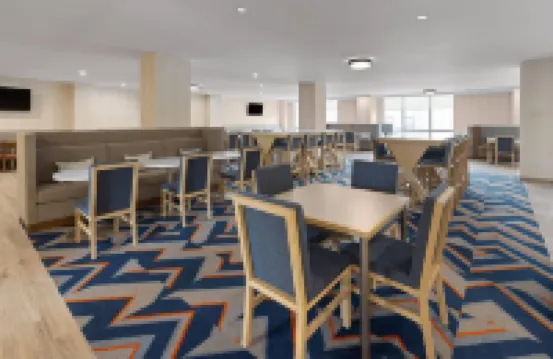 La Quinta Inn & Suites by Wyndham Jamaica NYC/JFK AirTrain