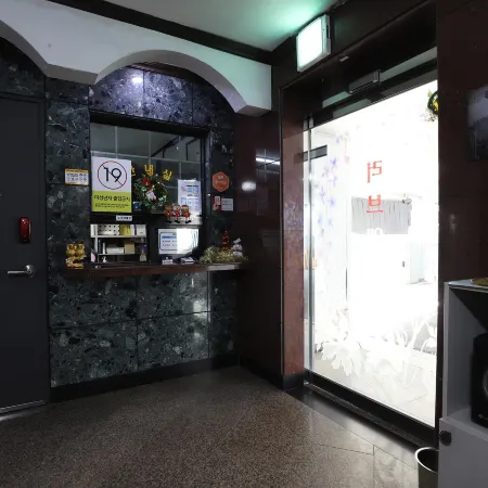 Daegu Dongdaegu Love Way Отели рядом с достопримечательностью «Железнодорожная станция Тондэгу»
