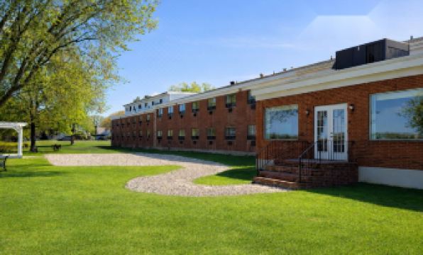 Lakeside Inn - Housity