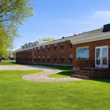 Lakeside Inn
