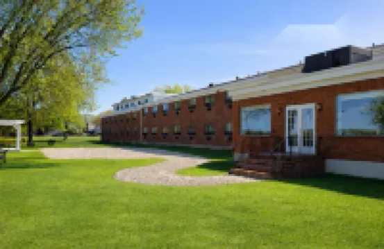 เลคไซด์ อินน์ โรงแรมใน