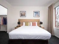 MainStay Suites Kew Hotels in Kew