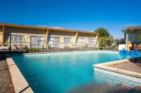 Spanish Lady Motel - Kolam Renang
