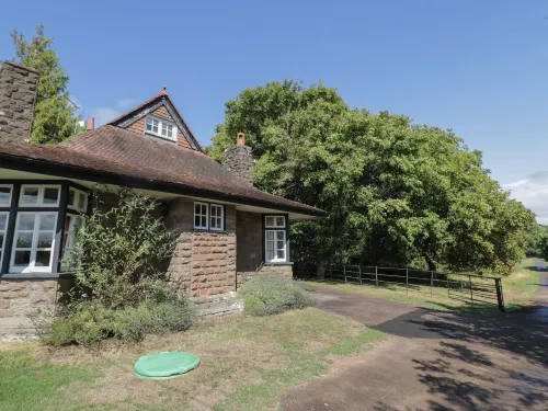 Raglan Lodge