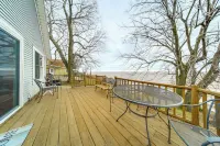Lakeside Living on Wine Trail! Geneva Home w/ Deck - Homestays