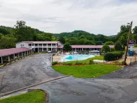 Oyo勞埃德河畔鄉村旅館 斯溫縣住宿飯店