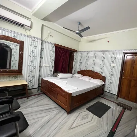 Hotel Raj