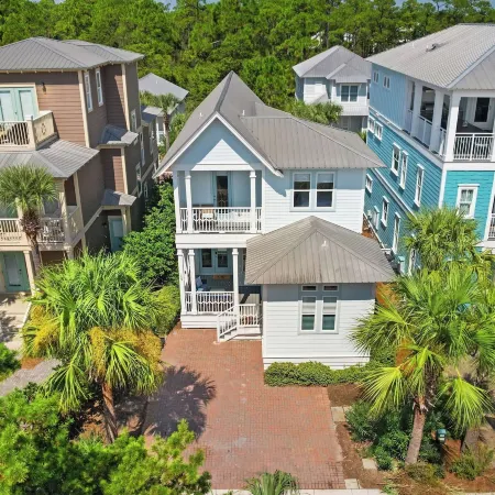 3 Ensuite Bedrooms, Porches & BBQ Near Inlet Beach 30A Ciel Bleu by Avantstay
