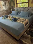 Air-conditioned bungalow by the sea in Moorea