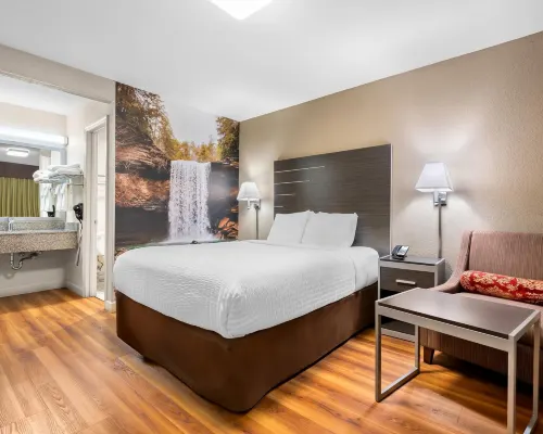 Clarion Pointe Athens I-65 Hotels in Limestone County