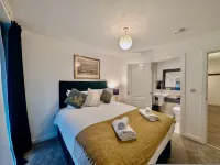 Modern 2-bed Ground-floor Flat With Private Terrace