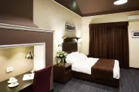 11 Hotel & Garden