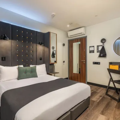 Point A Kensington Olympia London Hotels near كنسينغتون
