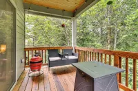 Walk to Park & Creekside Trails! Modern Sandy Home - 4-Star