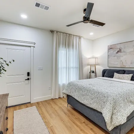 Near Trails & Town! Newly Built Mena Retreat