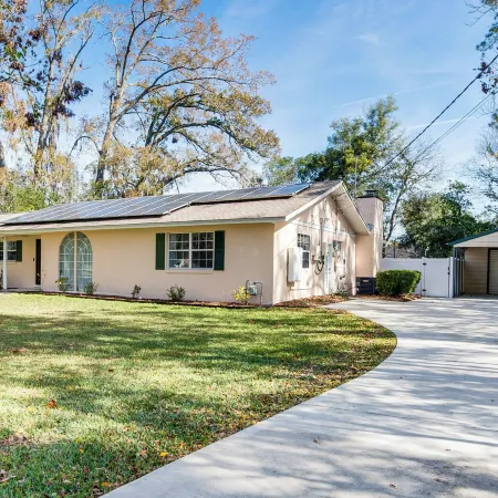 5 Mi to Silver Springs State Pk: Gem w/ Game Room!