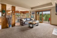 Top Floor Views w Hot Tub Golf Course - 4-Star