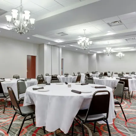 Holiday Inn & Suites LAFAYETTE NORTH by IHG