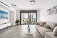 Spacious 4BR Balcony Mamad-RenovatedBldg - 3-Star