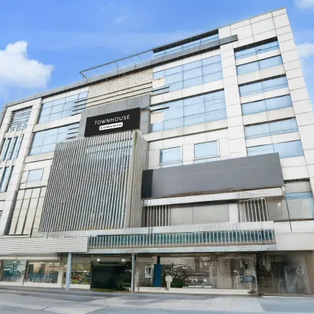 Deluxegrace Complex Отели рядом с достопримечательностью «Конгресс-центр Subham»