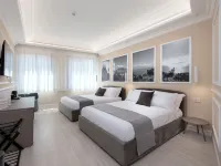 Naples Plaza Downtown Hotels near Ospedale Monaldi