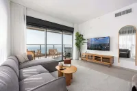 Luxury 5BR PH Balcony Jacuzzi w Mamad - 3-Star