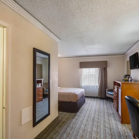 Quality Inn & Suites Kansas City - Independence I-70 East