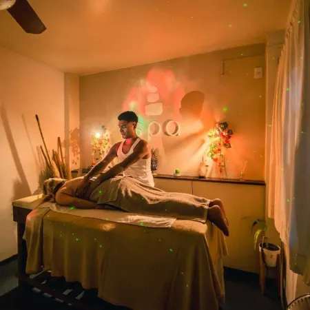 Hostel & Spa Mediterránea Отели рядом с достопримечательностью «Концертный зал Quality Espacio»