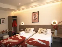 Luz House Marbella Hostal - Pensionaatit