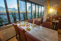Acama Hotel & Hostel Kreuzberg - parcheggio