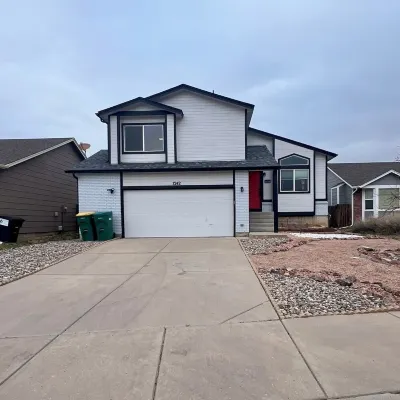 Music Themed 3-bedroom house with WiFi, AC and easy access to FT Carson - Wifi