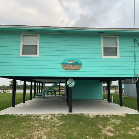 The Trusty Trout - 5 bedroom house w/ lighted pier on Caney Creek in Sargent, TX