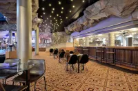 Windhoek Country Club Resort - bar