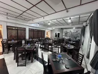 Subhas Tourist Hotel - parking
