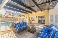 Chandler Home w/ Fire Pit & Putting Green - spa