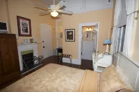 The Burgundy Bed and Breakfast - Bed and Breakfasts