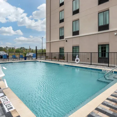 Comfort Inn & Suites Jacksonville - Orange Park Near Naval Air Station