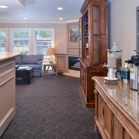 Sand Pebbles Inn