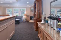 Sand Pebbles Inn - Beach