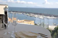 Hotel Poseidon - غرفة مطلة على الجبل