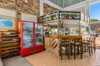 Sanctuary Resort Motor Inn - bar