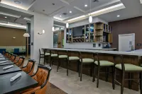 Hilton Garden Inn Lincoln Downtown/Haymarket - بار