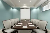 Home2 Suites by Hilton Milton Ontario - parking