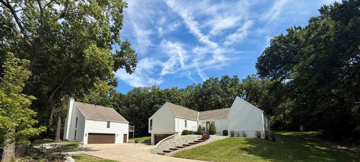 Family Friendly home w/ game room- Perfect Location Hotels in Platte County