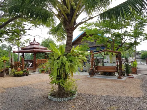 Sampaongern Home Stay - parking