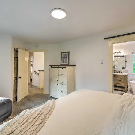 Farmhouse w/ Private Hot Tub < 1 Mile to Birch Bay