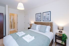 2-bed Apartment in Manchester - Free Parking